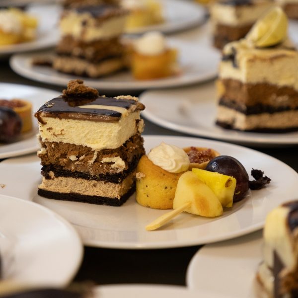 Une expérience culinaire raffinée en service à table par FAB Traiteur