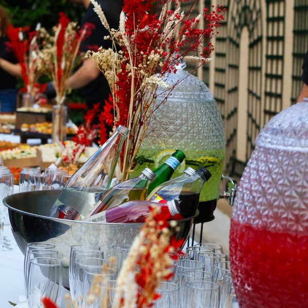 Service de boissons traiteur à Lyon avec cocktails, softs et champagne pour événement