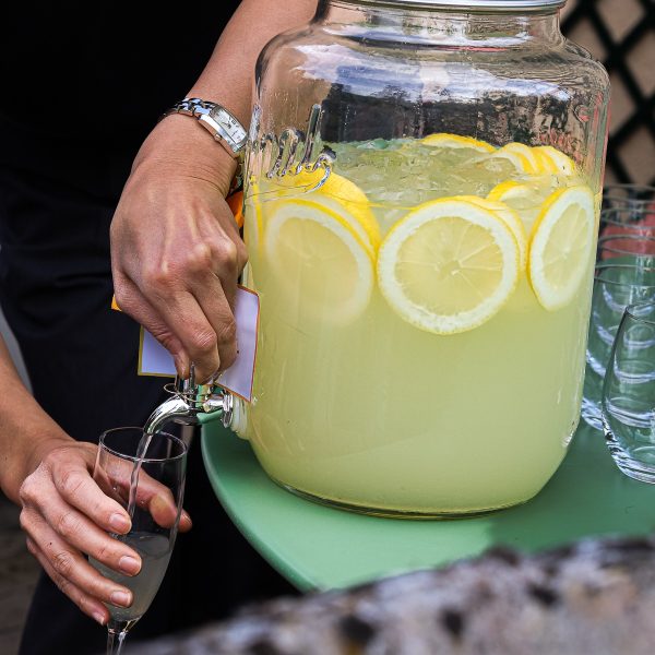 Service de boissons traiteur à Lyon avec cocktails, softs et champagne pour événement