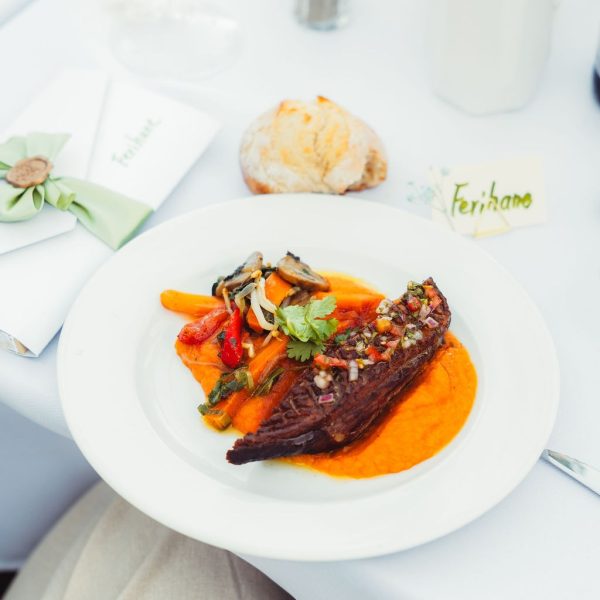 Repas assis pour un mariage préparé par FAB Traiteur Lyon